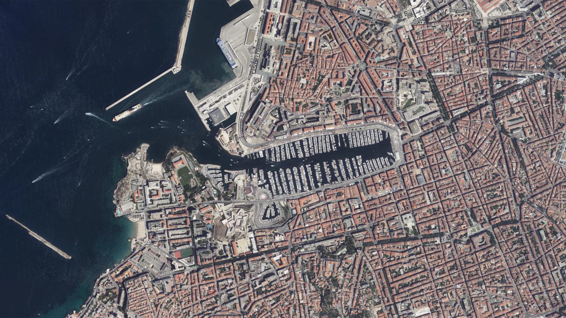 Orthophotographie de la canebière et du vieux port de Marseille. Source : IGN