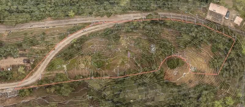 Exemple de relevé de terrain avec courbes de niveau