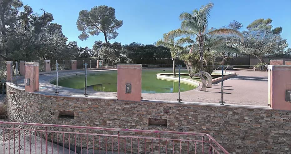 Piscine du camping La Pascalinette — vue du bassin à forme libre